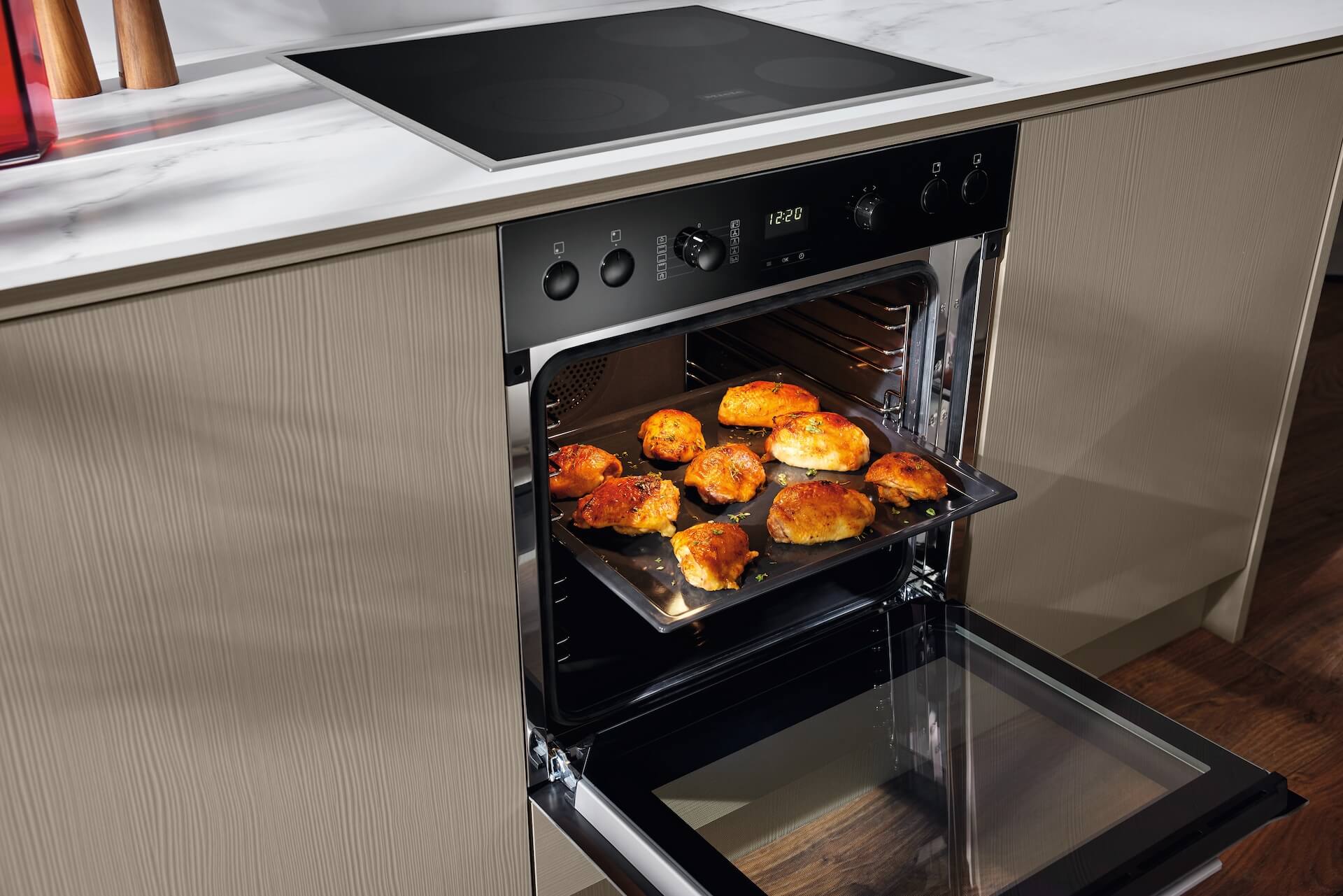 Miele -Backofen-mit-Haenchen