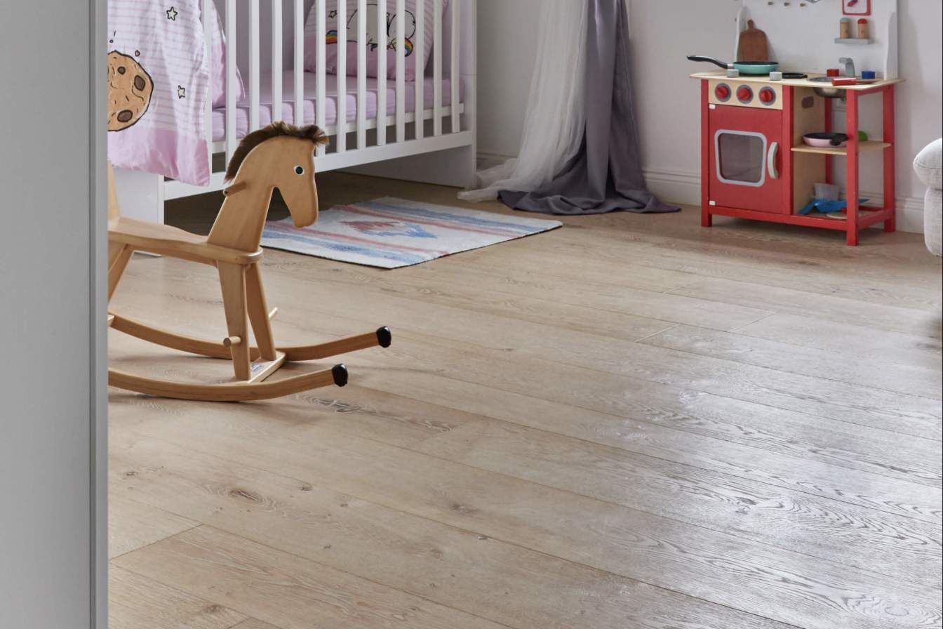 Schotten & Hansen helle Eichendielen im Kinderzimmer