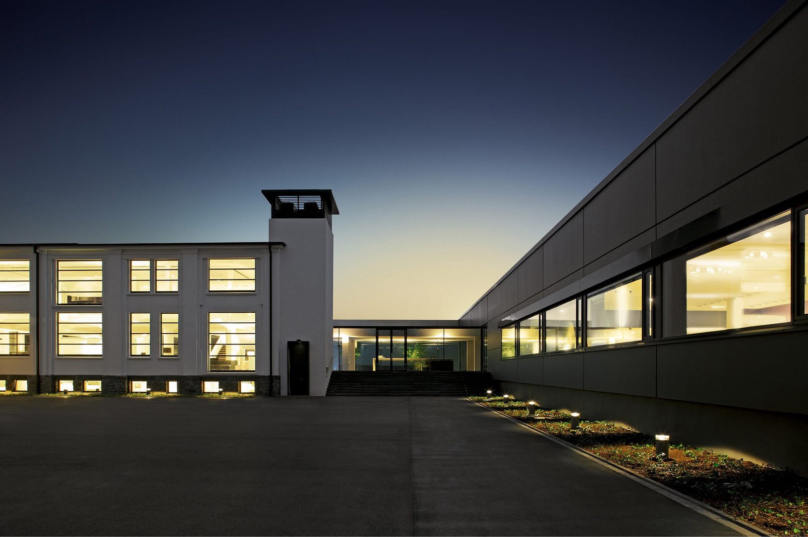 COR Werk in Rheda-Wiedenbrück am Abend