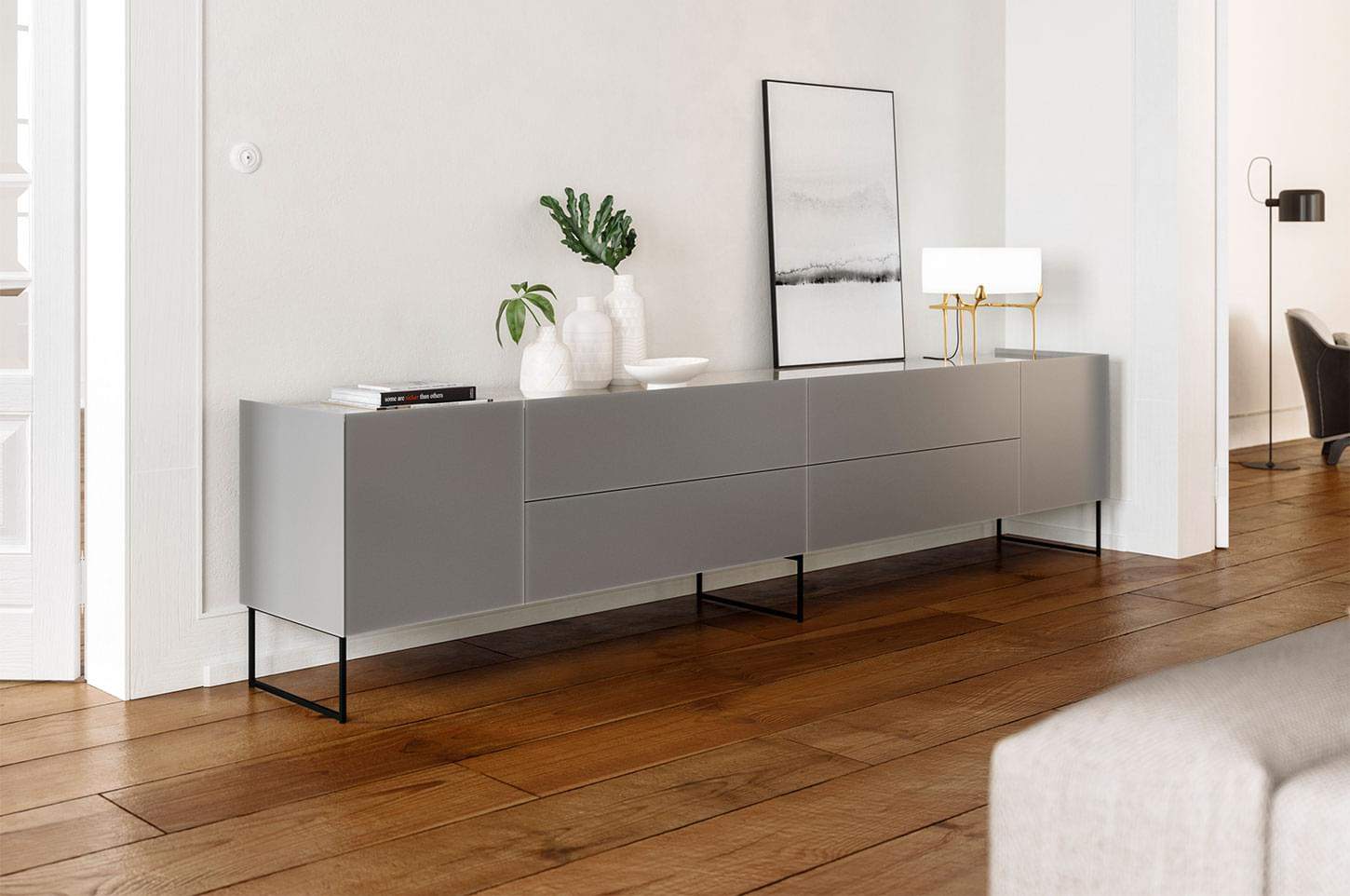 Spectral Side Sideboard an der Wand in einem Wohnraum