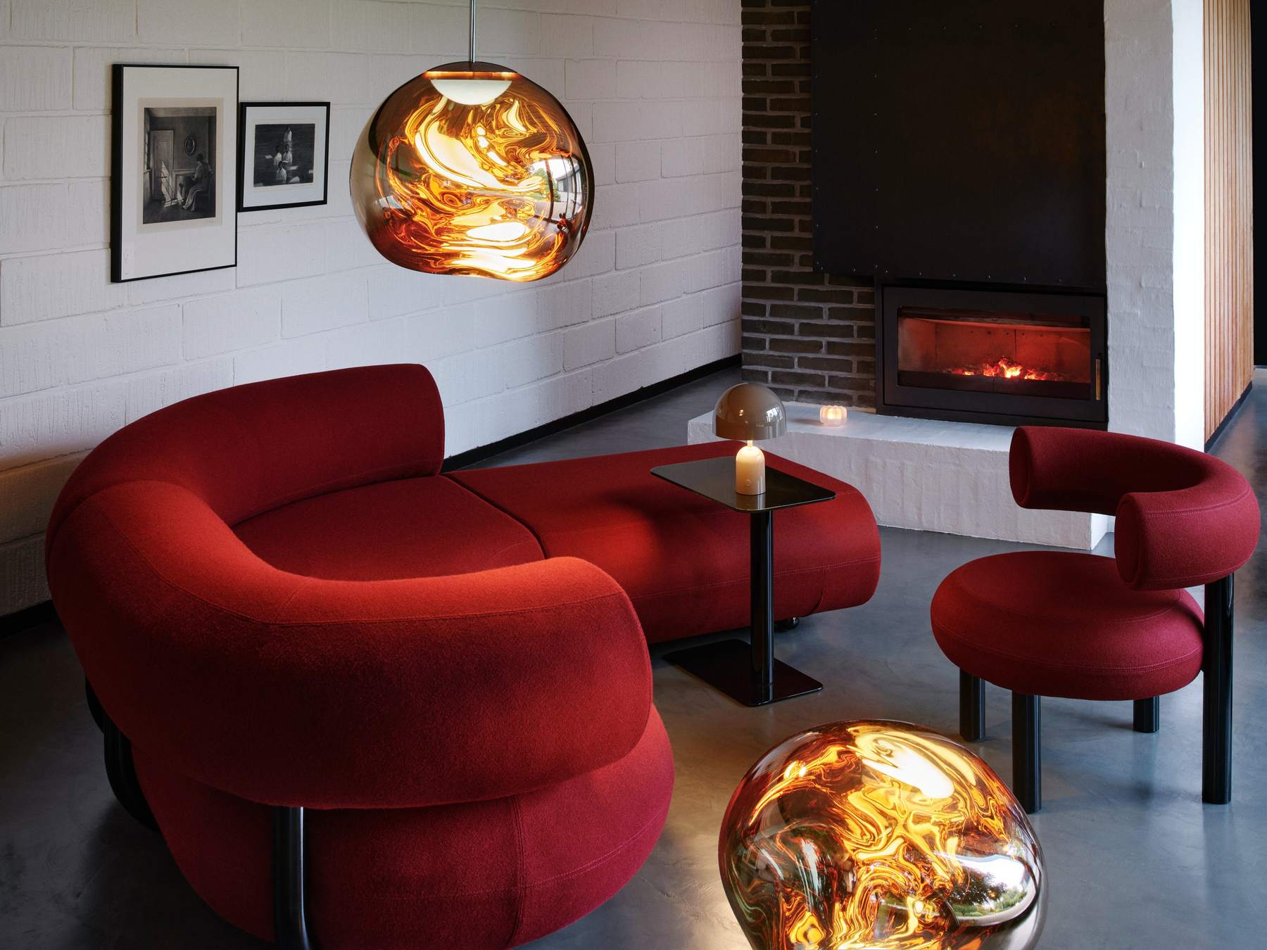 Tom Dixon Wohnraum mit Melt Leuchten über dem Sofa