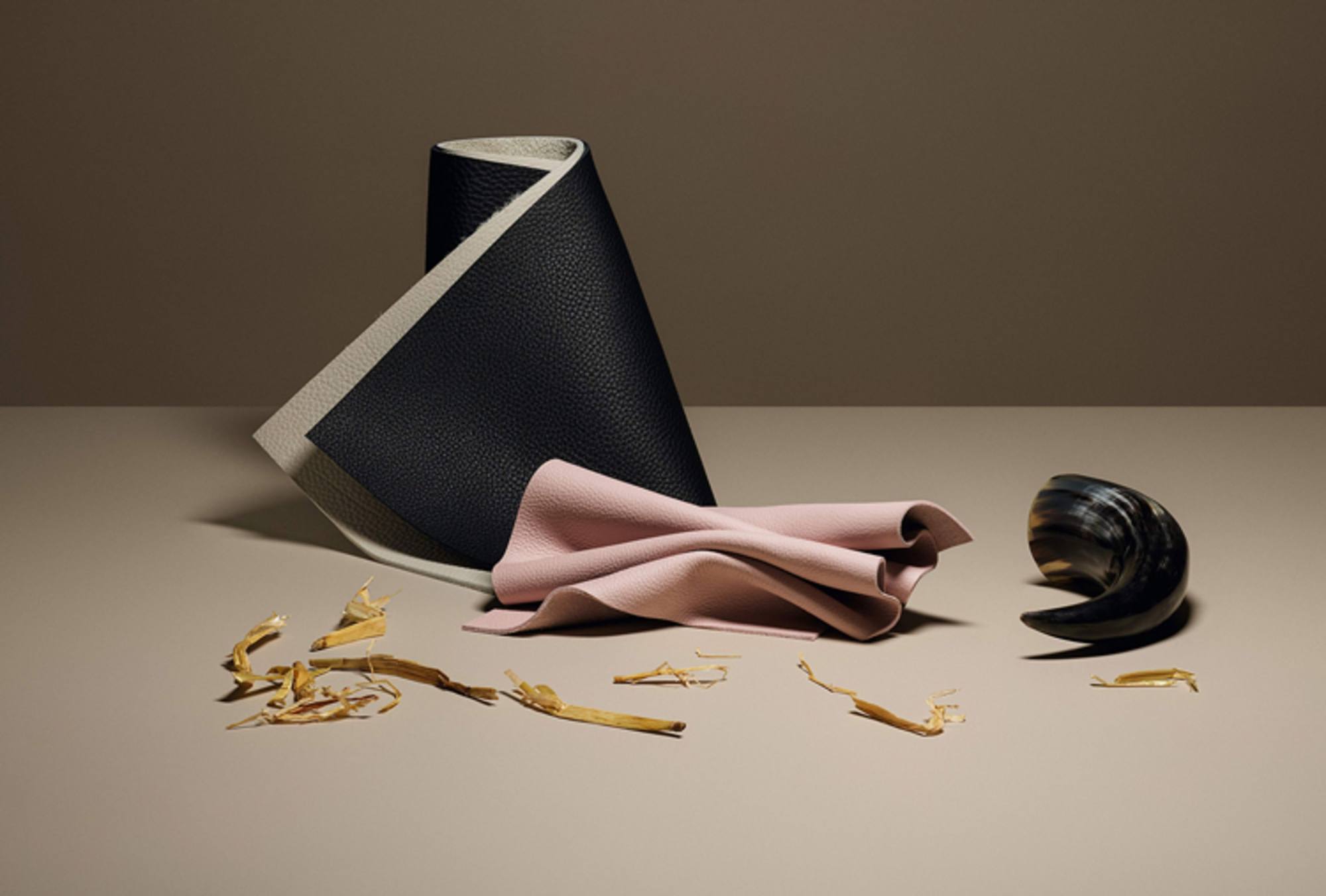 Walter Knoll Leder und Materialproben in Rosa und Schwarz