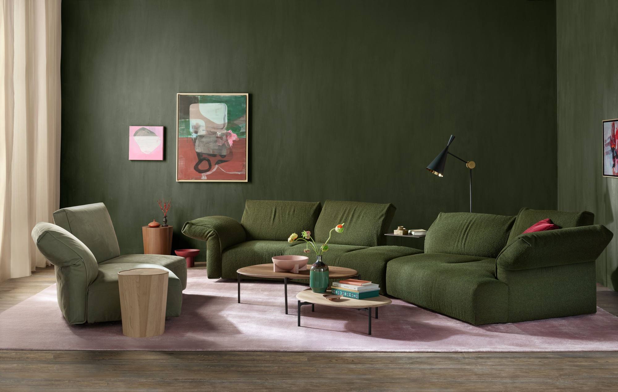 Walter Knoll Molamisa Sofa in Grün in einem Wohnraum